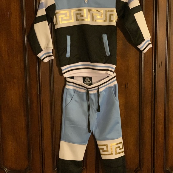 Boy’s 2pc Jogger Set Sizes 4 & 5 - Picture 9 of 16
